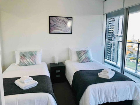 Panoramic Views Gold Coast Free WiFi Free Netflix - Accommodation QLD 2