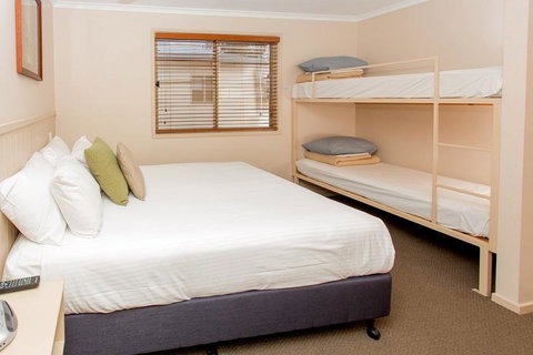 Paradise Tourist Park - Accommodation QLD 2