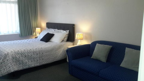 Paramount Motel - Accommodation QLD 0