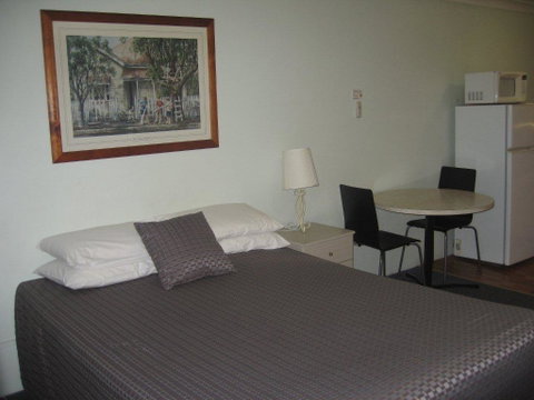 Paramount Motel - Accommodation QLD 2