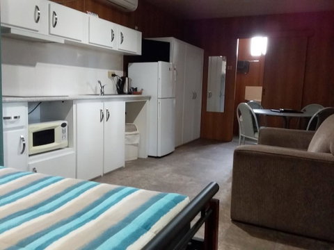 Paringa Caravan Park - Accommodation QLD 1