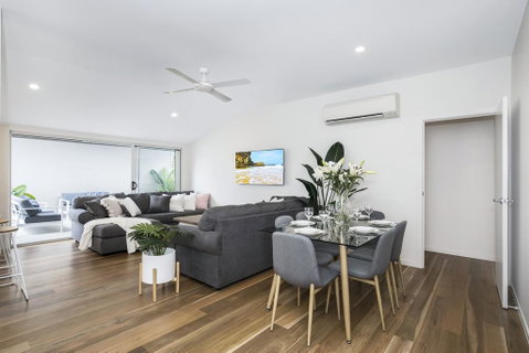 Park Avenue Terrace House Sleeps 9 - Accommodation QLD 1