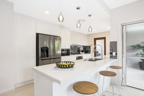 Park Avenue Terrace House Sleeps 9 - Accommodation QLD 3