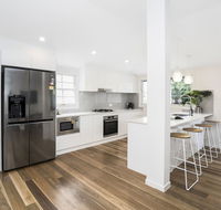 Park Avenue Terrace House Sleeps 9 - Accommodation QLD