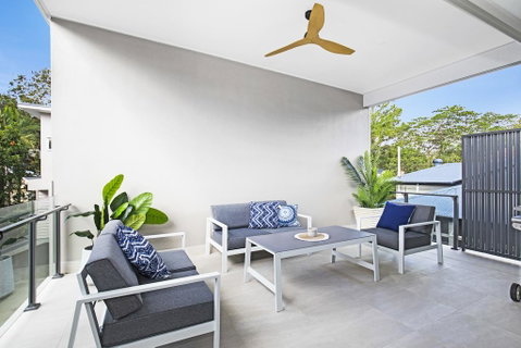 Park Avenue Terrace House Sleeps 9 - Accommodation QLD 2