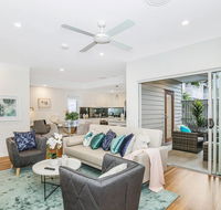 Park Avenue Townhouse Retreat Brisbane Sleeps 10 - Accommodation QLD