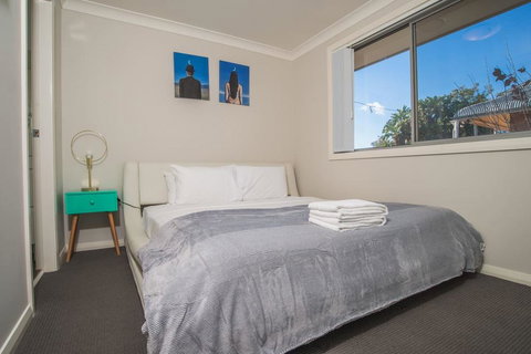 PEACEFUL 2Kingbed RootyHill Townhouse Near Station - Accommodation QLD 1