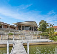 Pelican Brief - relaxing canal frontage - Accommodation QLD