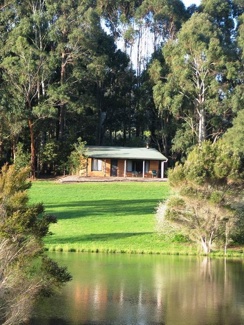 Pemberton Lake View Chalets - Accommodation QLD 3