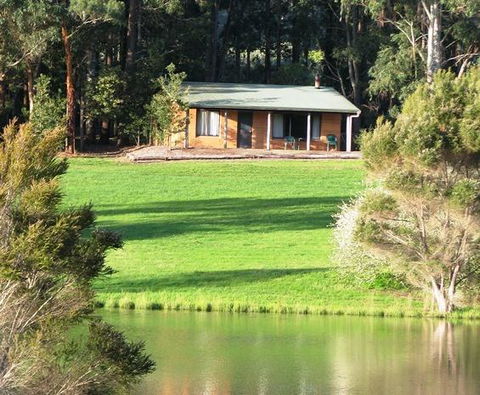 Pemberton Lake View Chalets - Accommodation QLD 2