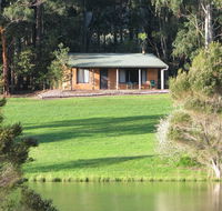 Pemberton Lake View Chalets - Accommodation QLD