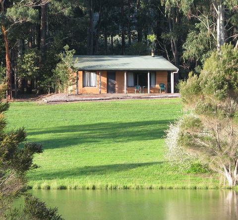 Pemberton Lake View Chalets - Accommodation QLD 0