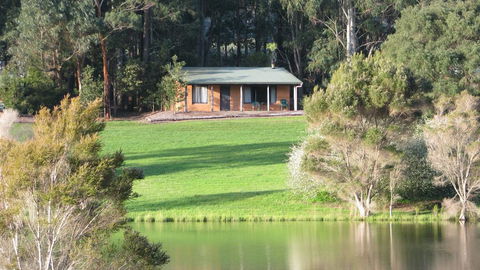 Pemberton Lake View Chalets - Accommodation QLD 1