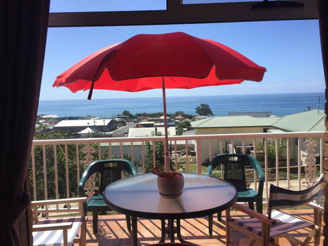 Penguin Seaside Homestay - Accommodation QLD 0