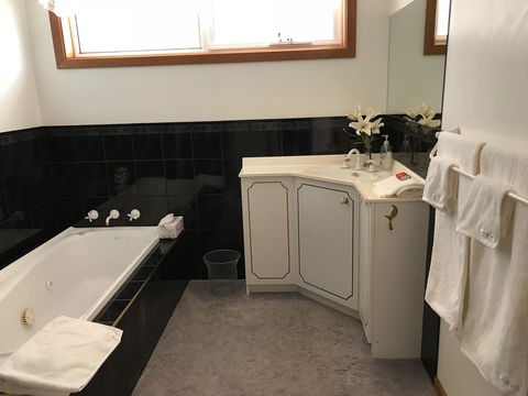 Penguin Seaside Homestay - Accommodation QLD 3