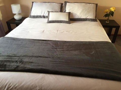 Penguin Seaside Homestay - Accommodation QLD 2