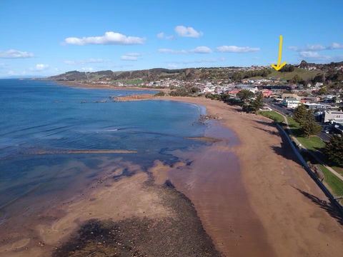 Penguin Seaside Homestay - Accommodation QLD 1