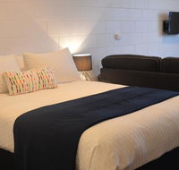 Penguin Seaside Motel - Accommodation QLD