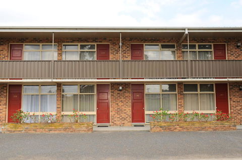 Peninsula Motor Inn - Accommodation QLD 1