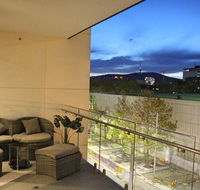 Perfectly Located Modern Apartment - Canberra CBD - Accommodation QLD