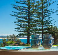 PERFECTLY POSITIONED BEACHFRONT APARTMENT-GREAT LOCATION WITH OCEAN VIEWS - Accommodation QLD