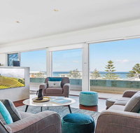 Perpendicular Penthouse - modern beachside apartment - Accommodation QLD