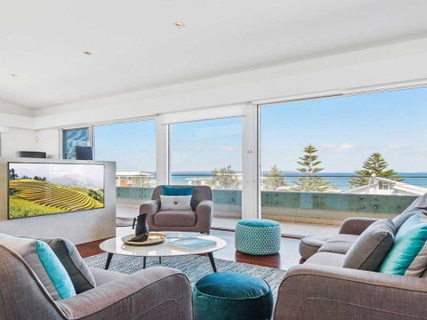 Perpendicular Penthouse - Modern Beachside Apartment - Accommodation QLD 0