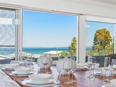 Perpendicular Penthouse - Modern Beachside Apartment - Accommodation QLD 2