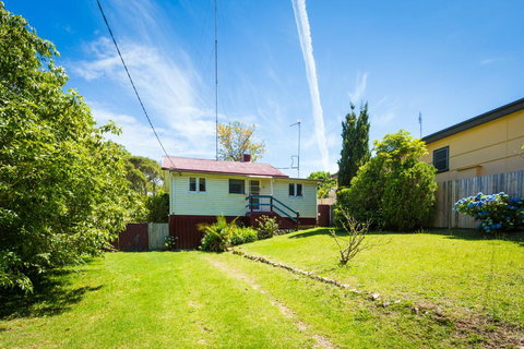 Pet Friendly Beach Cottage @ Ballingalla - Accommodation QLD 0