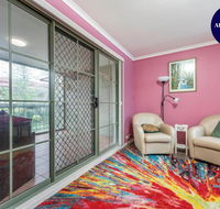 Pet Friendly Home - Pool  Parking - Tennis Court - Accommodation QLD
