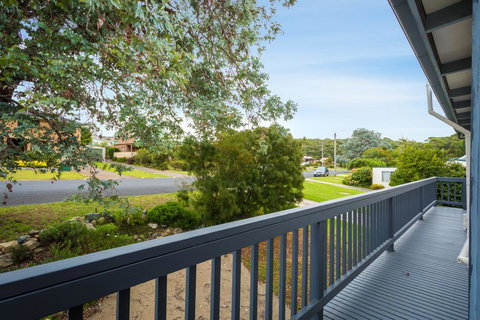 Pet-friendly Beach House @ Kianga - Accommodation QLD 3