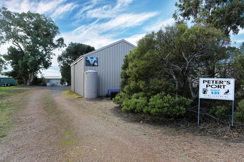 Peter's Port - Accommodation QLD 1