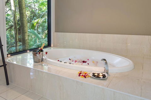 Pethers Rainforest Retreat - Accommodation QLD 2