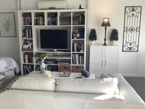 Petite Provence Cottage - Accommodation QLD 0