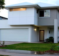 Petrie Beach Holiday Home - Accommodation QLD