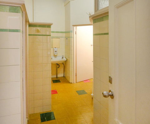 Pier Hotel - Accommodation QLD 1