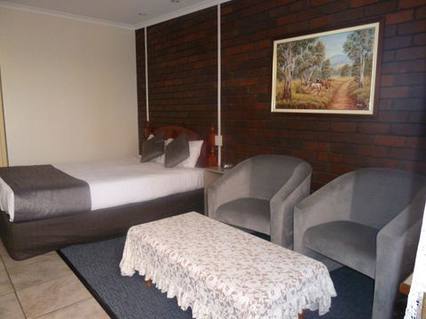 Pioneer Lodge Motel - Accommodation QLD 1