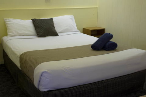 Pioneer Station Motor Inn - Accommodation QLD 2