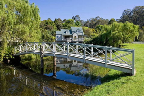 PLUM TREE COTTAGE - Spa Cottage With Woodfire - Accommodation QLD 0