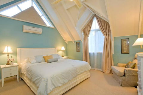 PLUM TREE COTTAGE - Spa Cottage With Woodfire - Accommodation QLD 1