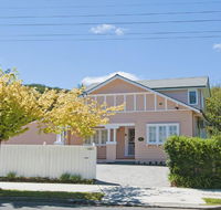 Plum Tree Cottage - warm cosy  walk to town - Accommodation QLD