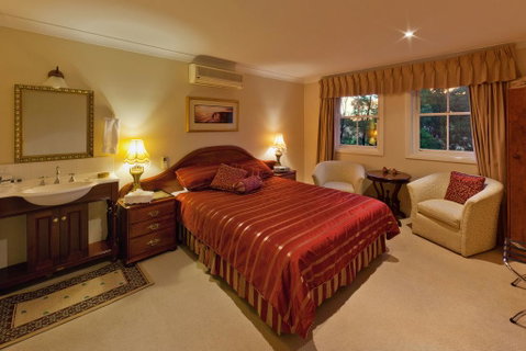 Plumes On The Green Boutique Bed & Breakfast - Accommodation QLD 2