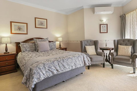 Plumes On The Green Boutique Bed & Breakfast - Accommodation QLD 1