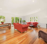 Poet's Cottage - Fireplace Close to Treks - Accommodation QLD