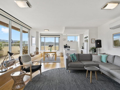 POINT GREY APARTMENT ONE - VIEWPOINT - Accommodation QLD 2