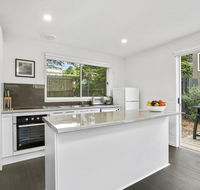 Point Roadknight Villa 3 - Accommodation QLD