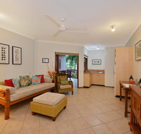 Poolside  Hibiscus - Accommodation QLD