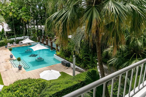 Poolside Apt. In Alamanda Beachfront Resort (56) - Accommodation QLD 3