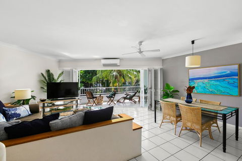 Poolside Apt. In Alamanda Beachfront Resort (56) - Accommodation QLD 2