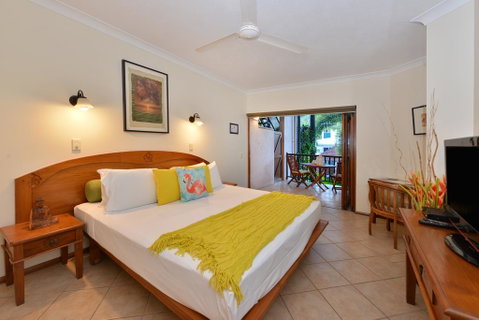 Poolside Studio - Accommodation QLD 0